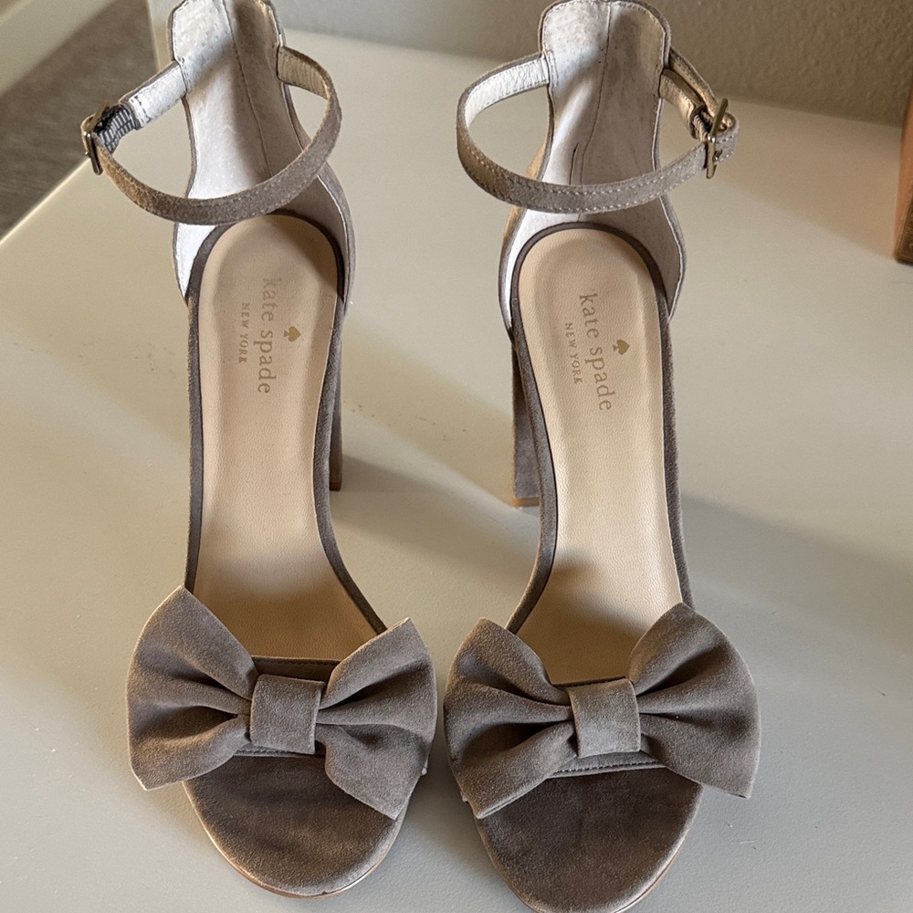 Kate Spade Beige Heels with Bow Detail